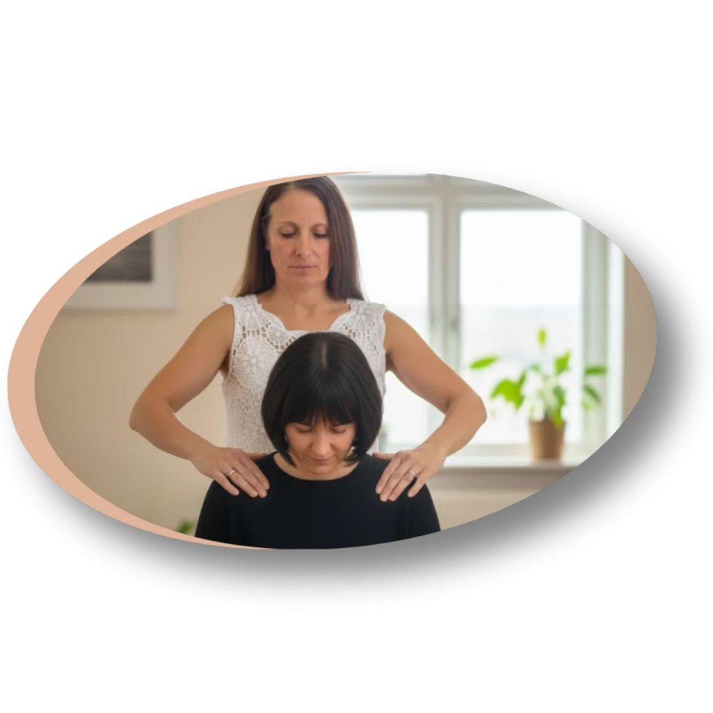 Chantal Deloy effectuant un soin énergétique deuil pour une femme à Magnières (54).