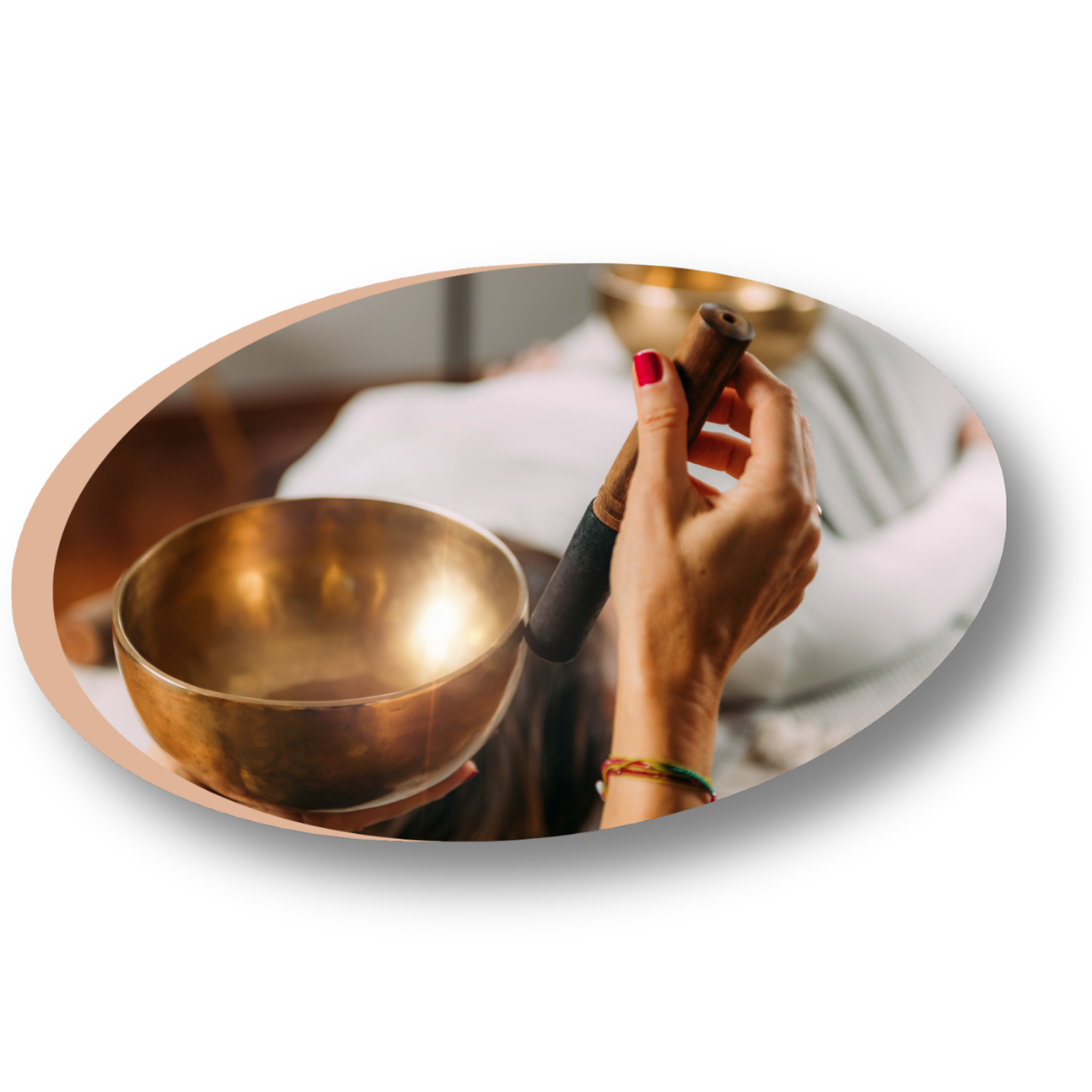 Magnétiseur à Lunéville pratiquant l'imposition des mains pour soulager les douleurs physiques.