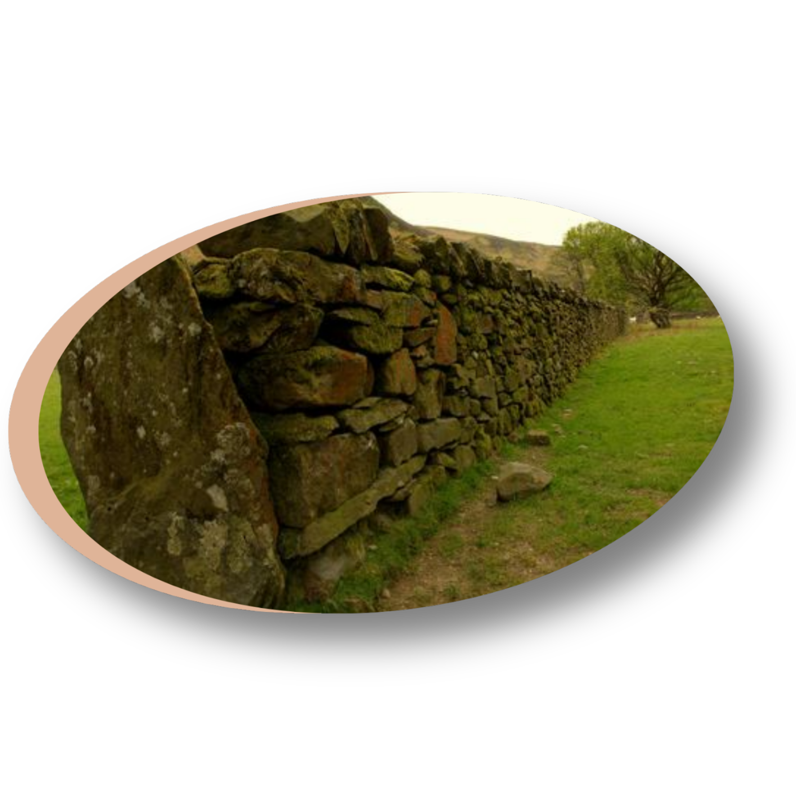 Vieux mur en pierre pouvant stocker une mémoire énergétique ou des émotions du passé.