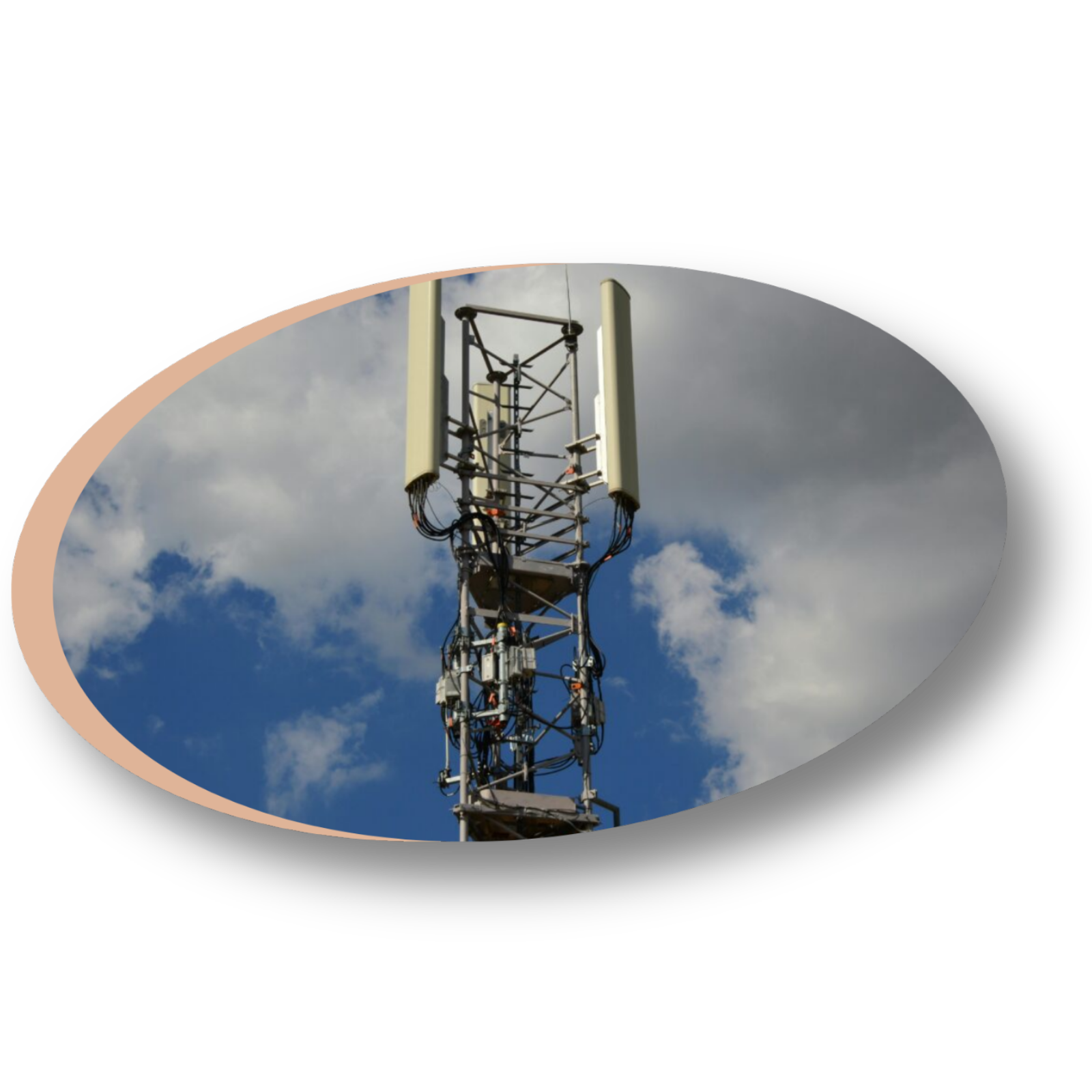 Antennes 5G générant des pollutions électromagnétiques, pouvant causer des sensations de malaise confondues avec une entité dans sa maison.